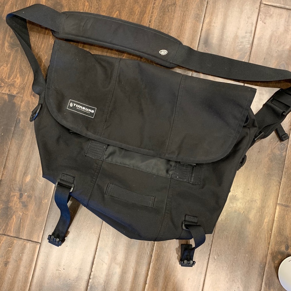 Timbuk2 messenger